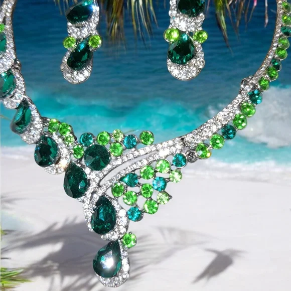 Elegant Green and Silver Jewelry Set - Picture 6 of 6